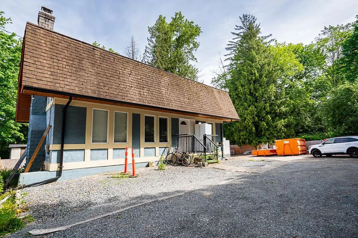 Surrey, BC V4N4J1,19273 80 AVENUE