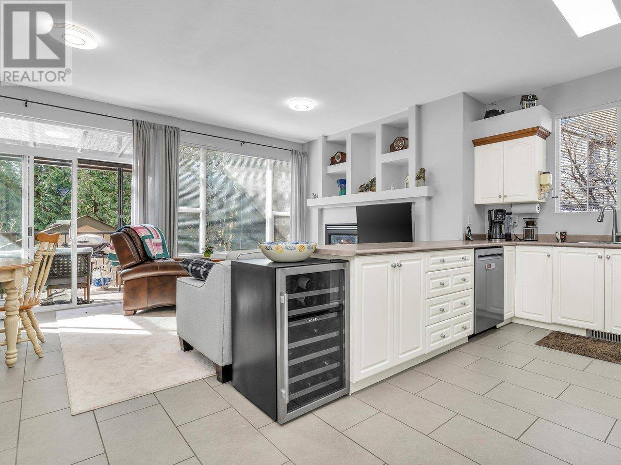 Maple Ridge, BC V2W1W6,24364 101A AVENUE