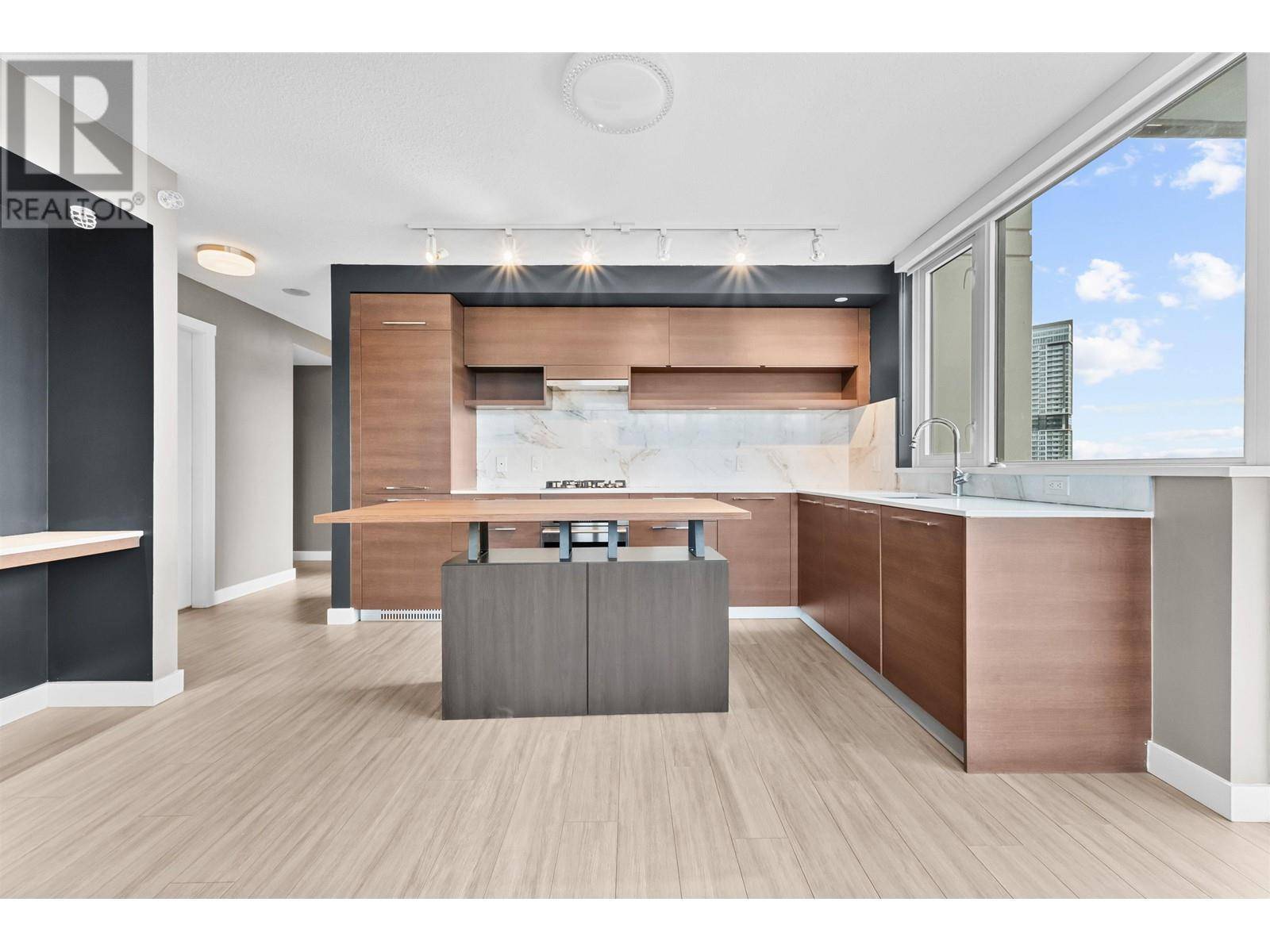 570 EMERSON ST #2404, Coquitlam, BC V3J0G3