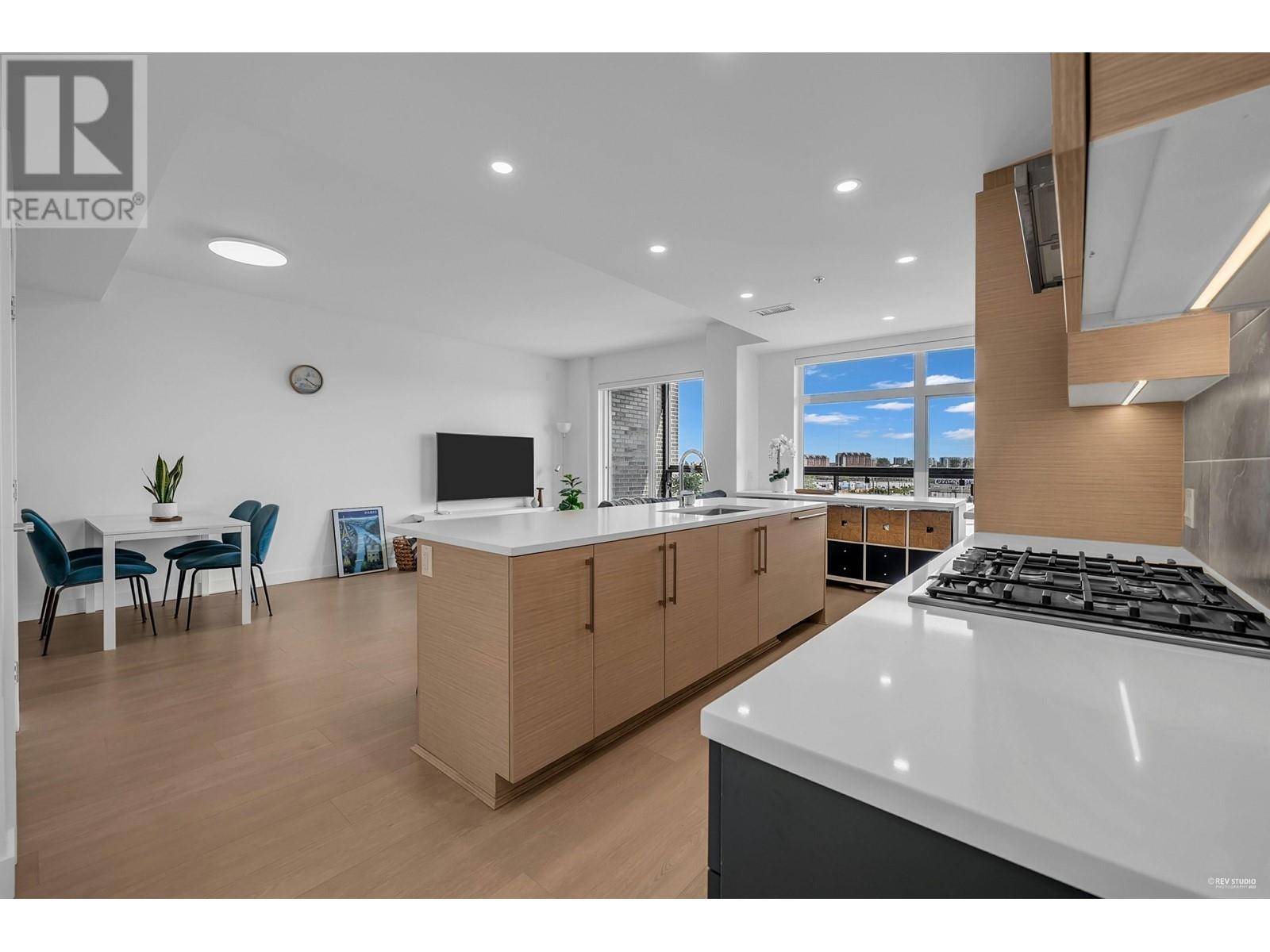 Vancouver, BC V6P4G2,8888 OSLER ST #501