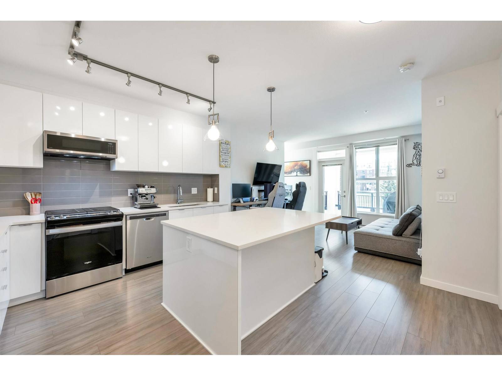 Langley, BC V2Y4J3,8150 207 #B222