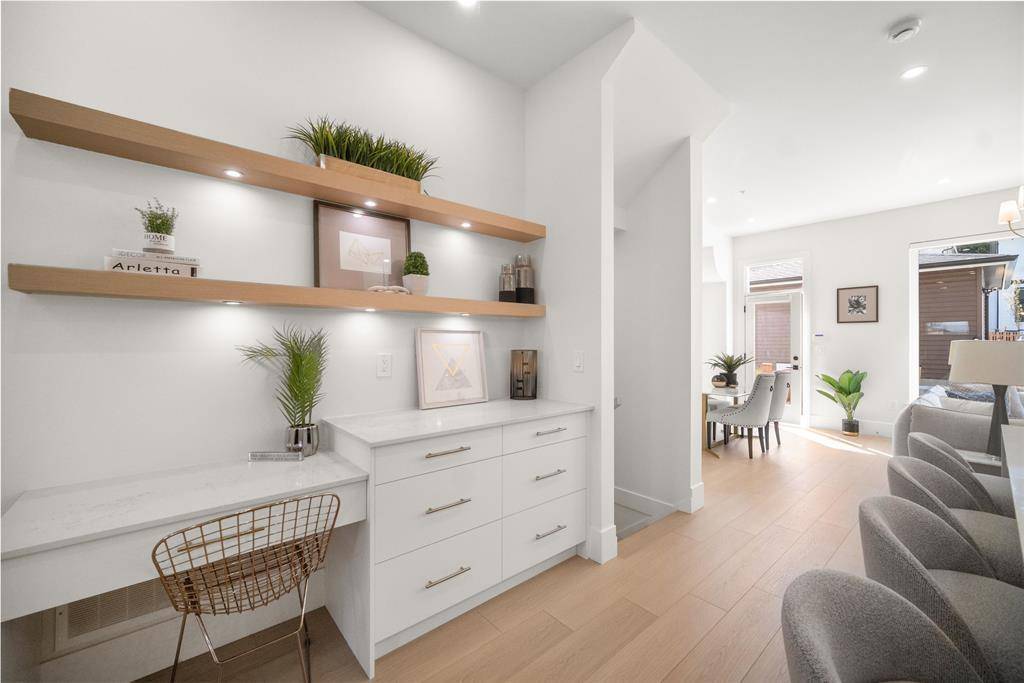 Langley, BC V2Y1V5,20516 75 AVENUE