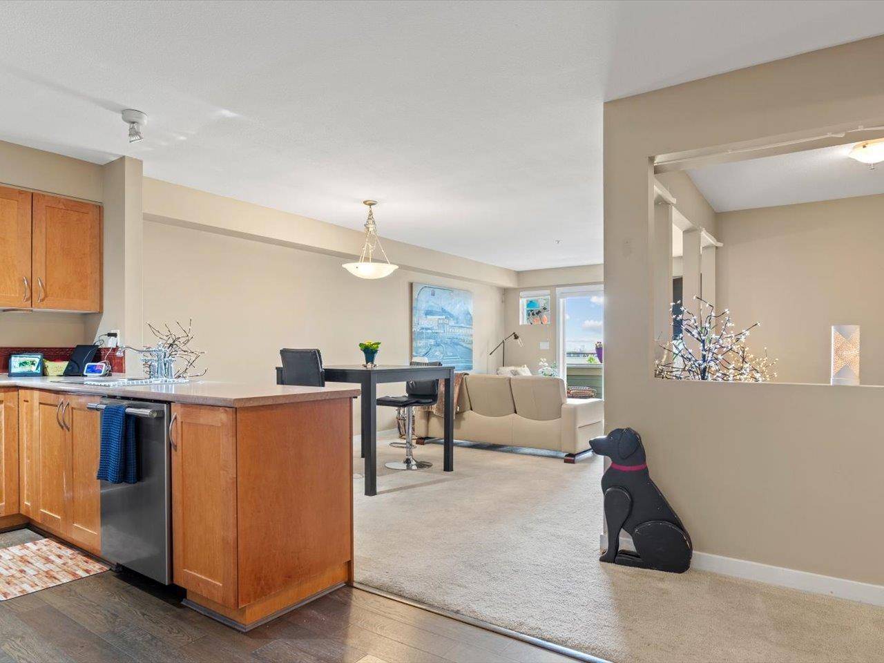 White Rock, BC V4B1E1,15621 MARINE #310
