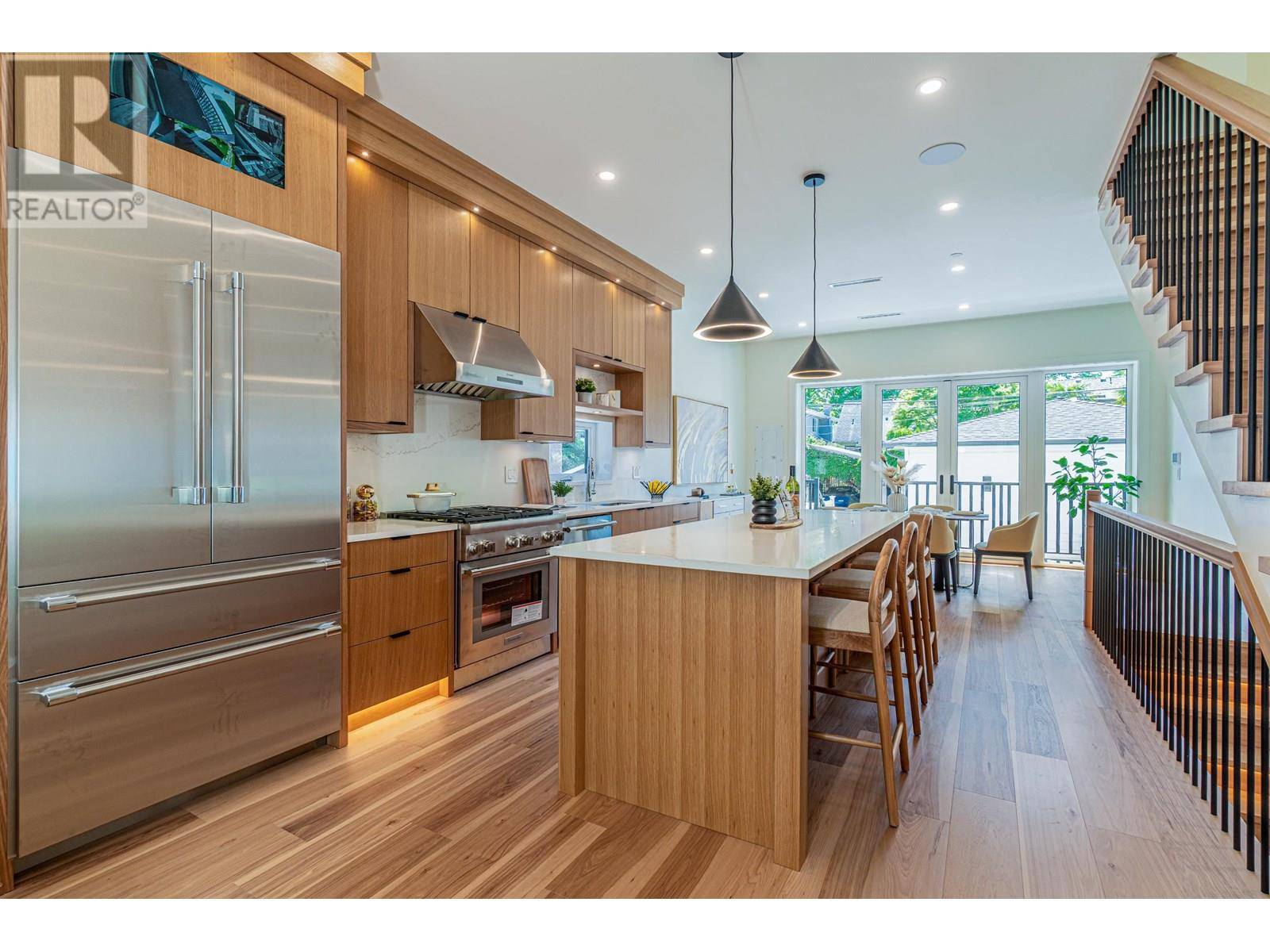 Vancouver, BC V6R2V8,3338 W 14TH AVENUE