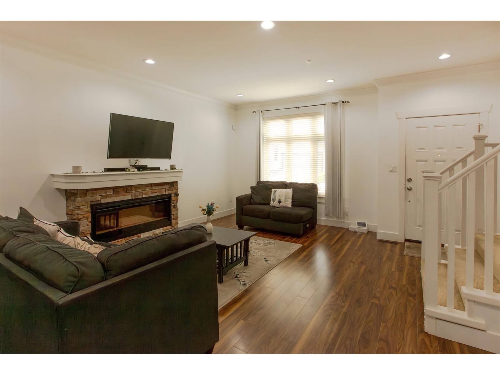 Langley, BC V2Y0J3,21145 77B AVENUE