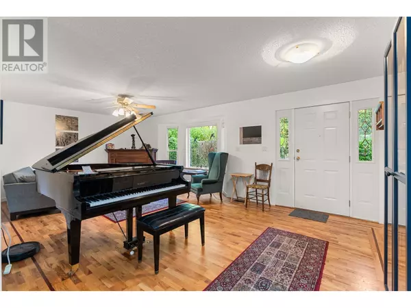 Roberts Creek, BC V0N2W2,1559 PARK AVENUE