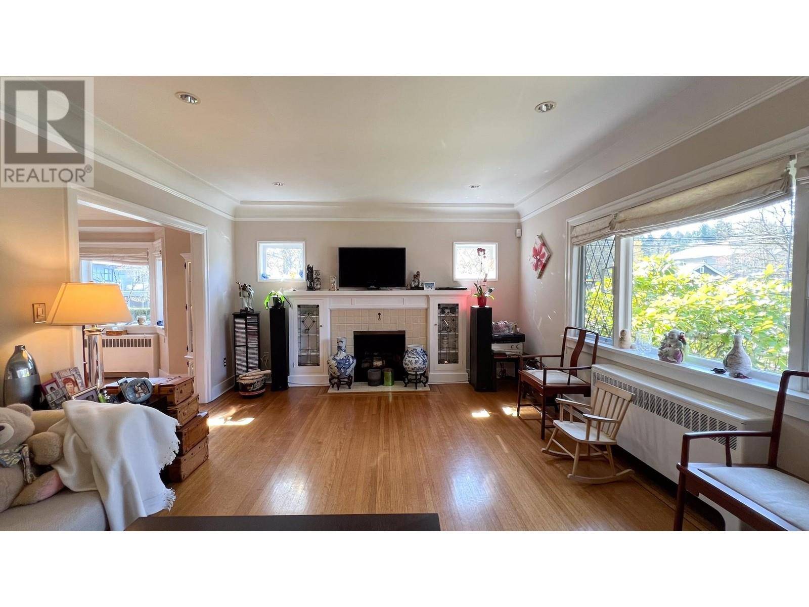 Vancouver, BC V6R3Y7,3090 DISCOVERY STREET