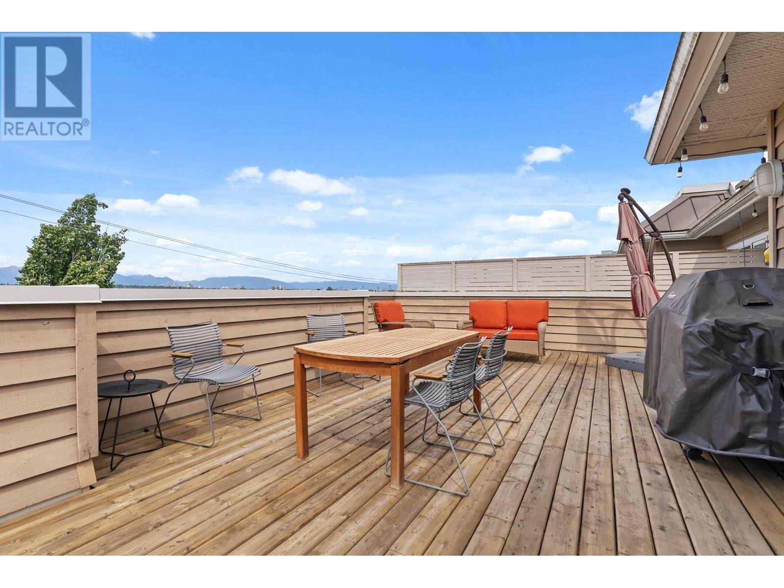 Richmond, BC V7C5P5,5880 DOVER CRES #316