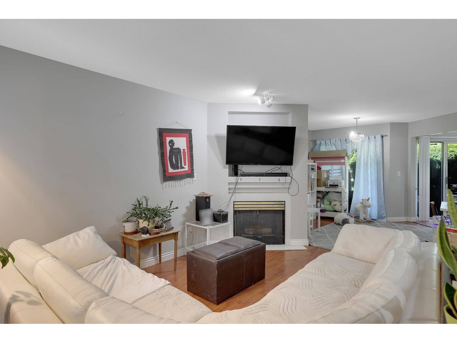 Surrey, BC V3W2C3,13900 HYLAND #411