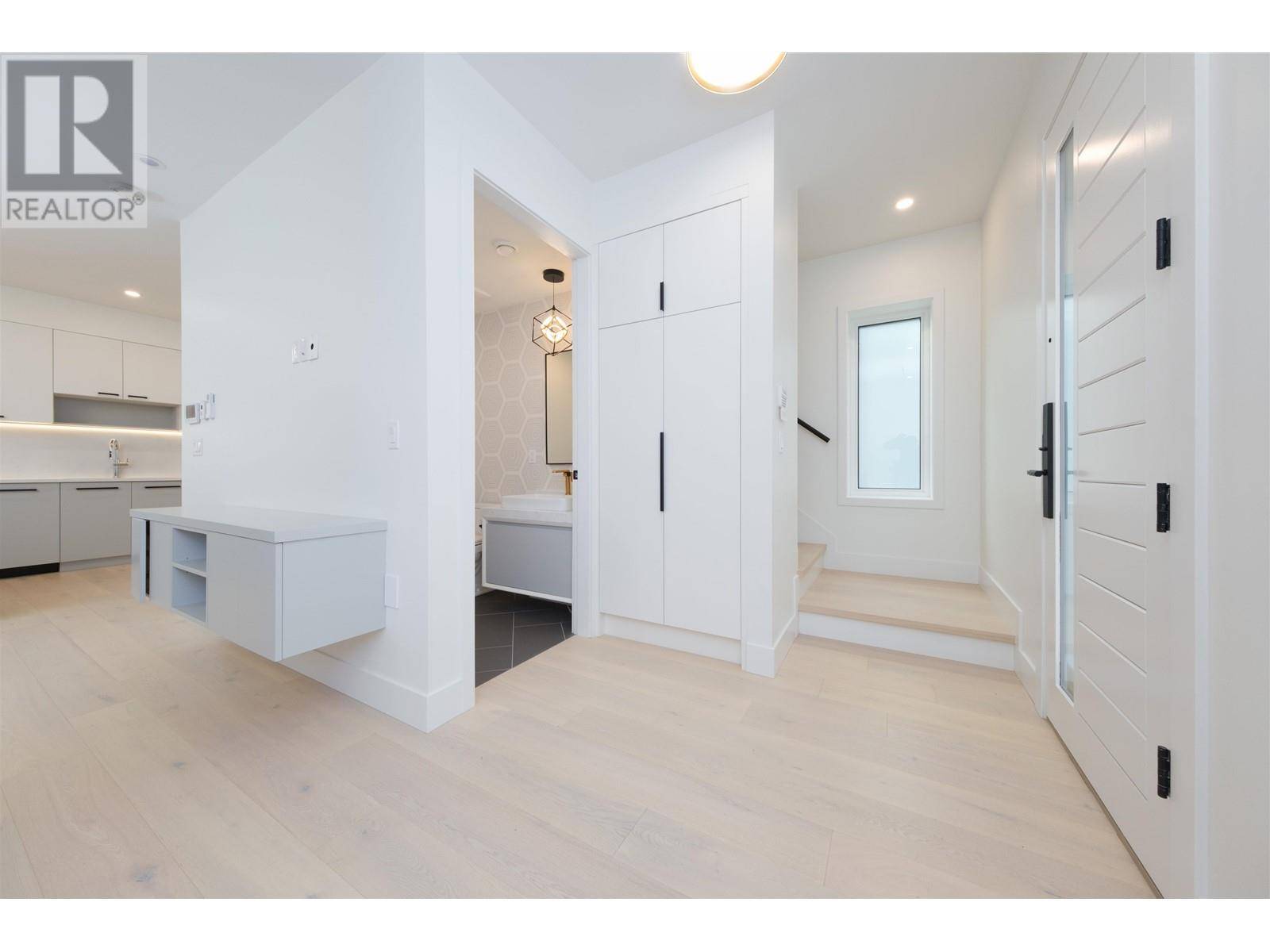 Vancouver, BC V6L1V8,3172 W 26TH AVENUE