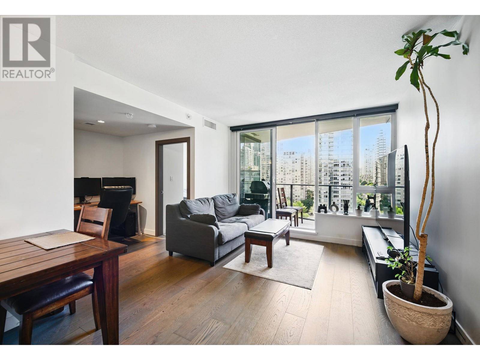 Vancouver, BC V6B0P4,68 SMITHE ST #1221