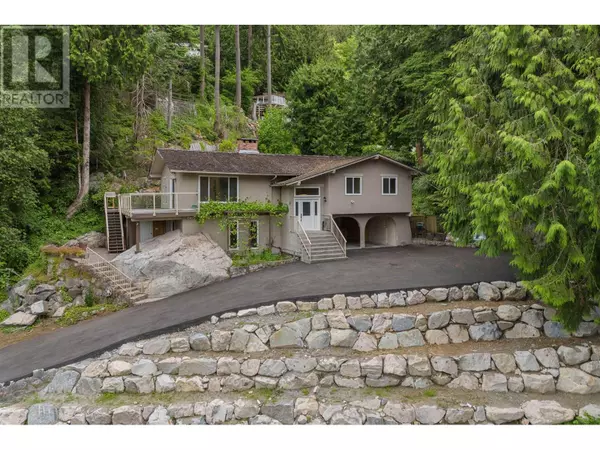 3849 BAYRIDGE AVENUE, West Vancouver, BC V7V3J3