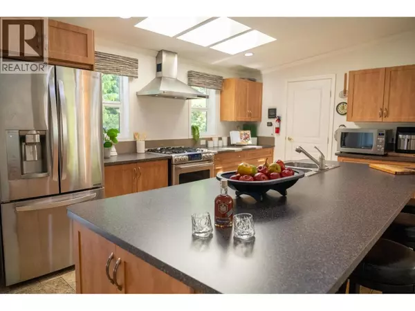 Pender Island, BC V0N2M2,2604 DORY WAY