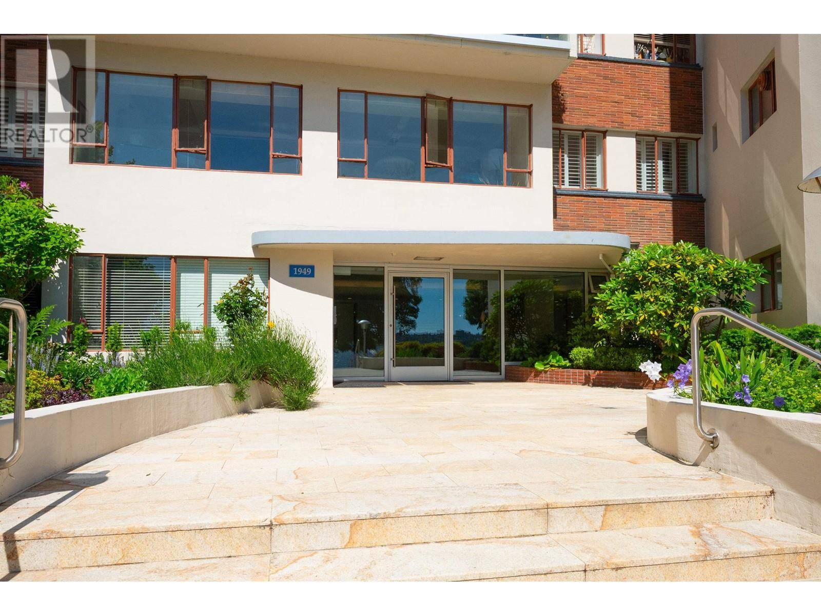 Vancouver, BC V6G1Z2,1949 BEACH AVE #606