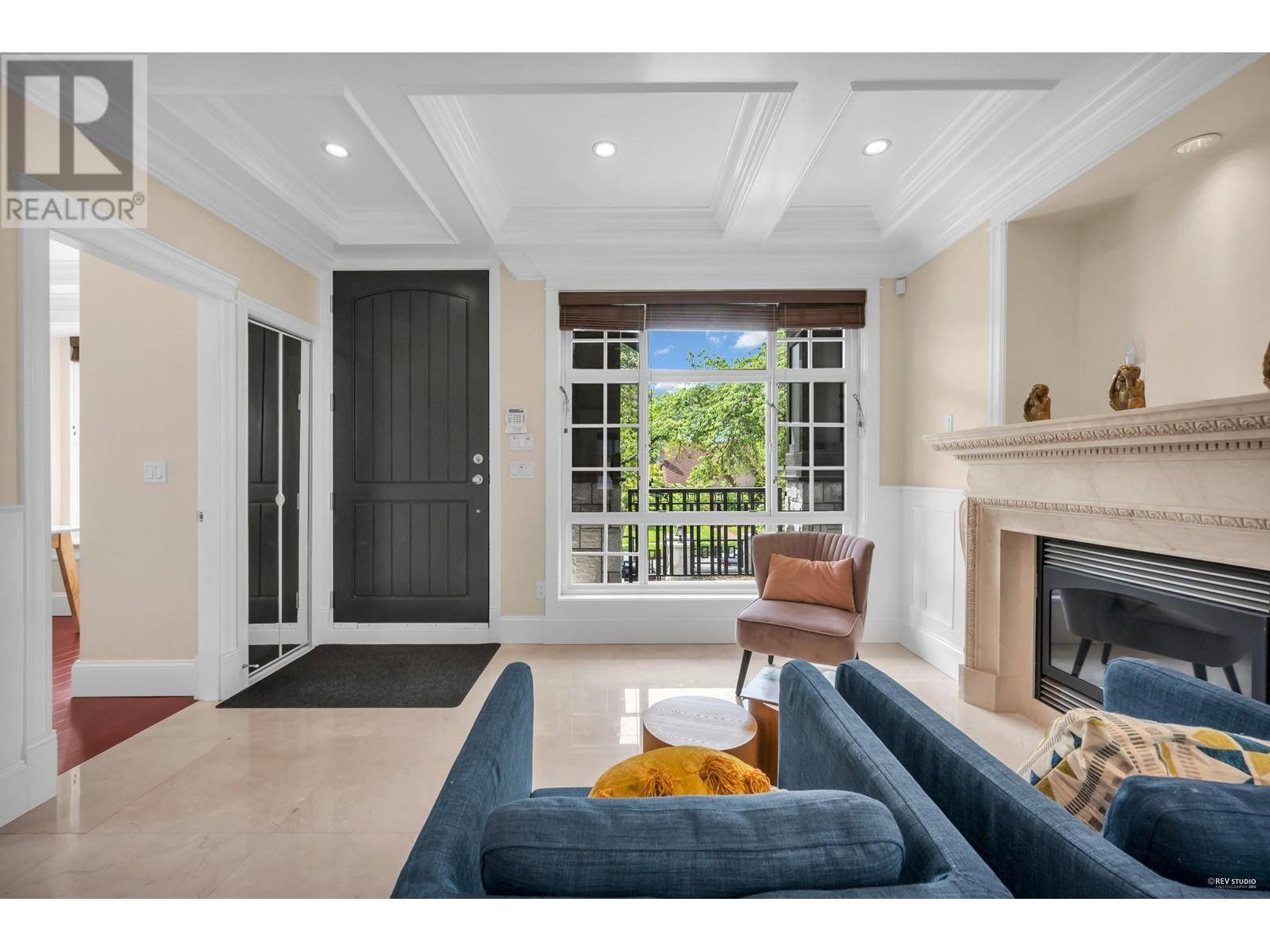 Vancouver, BC V5M1R4,2663 E 6TH AVENUE