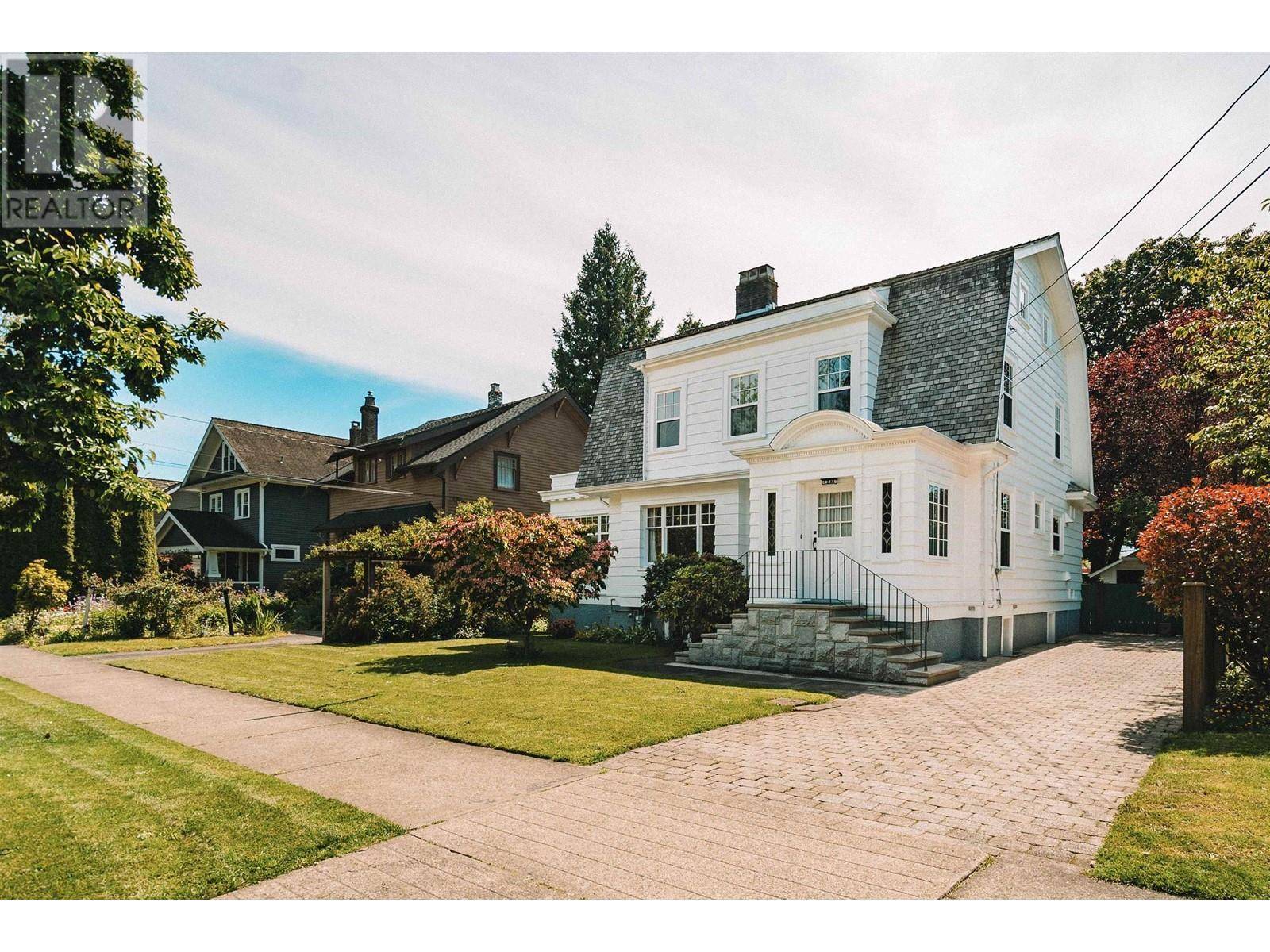 New Westminster, BC V3L2X6,428 FIFTH STREET