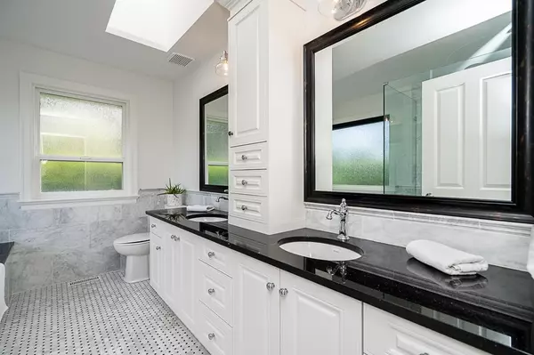 Surrey, BC V3Z0H1,15535 36B AVENUE