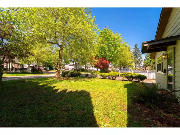 Surrey, BC V3V6P4,9484 133A STREET