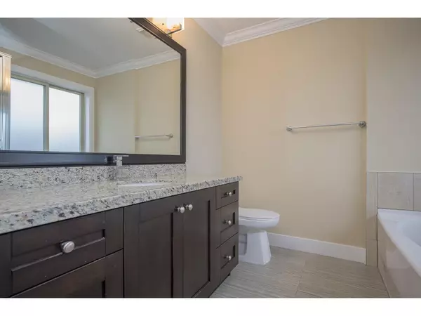Surrey, BC V4N3E8,19593 72 AVENUE