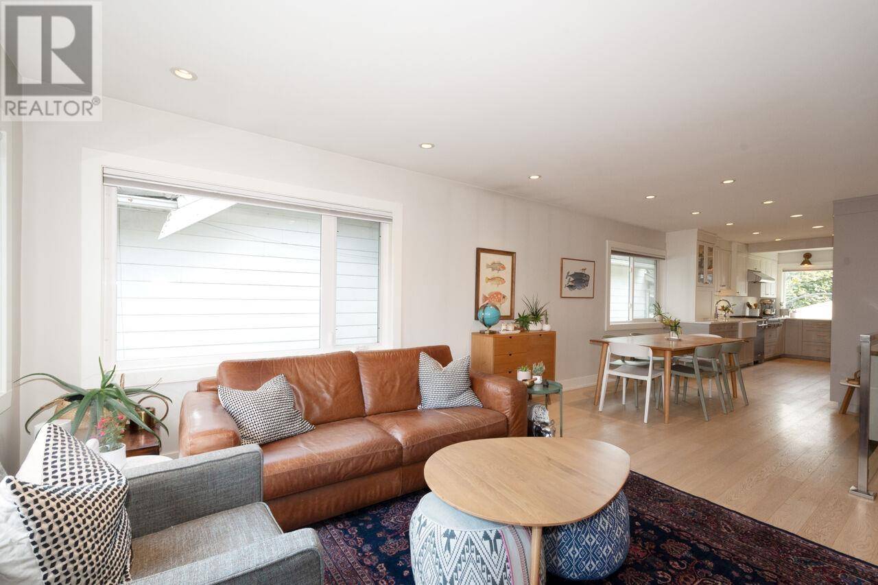 2934 TRINITY STREET, Vancouver, BC V5K1G2