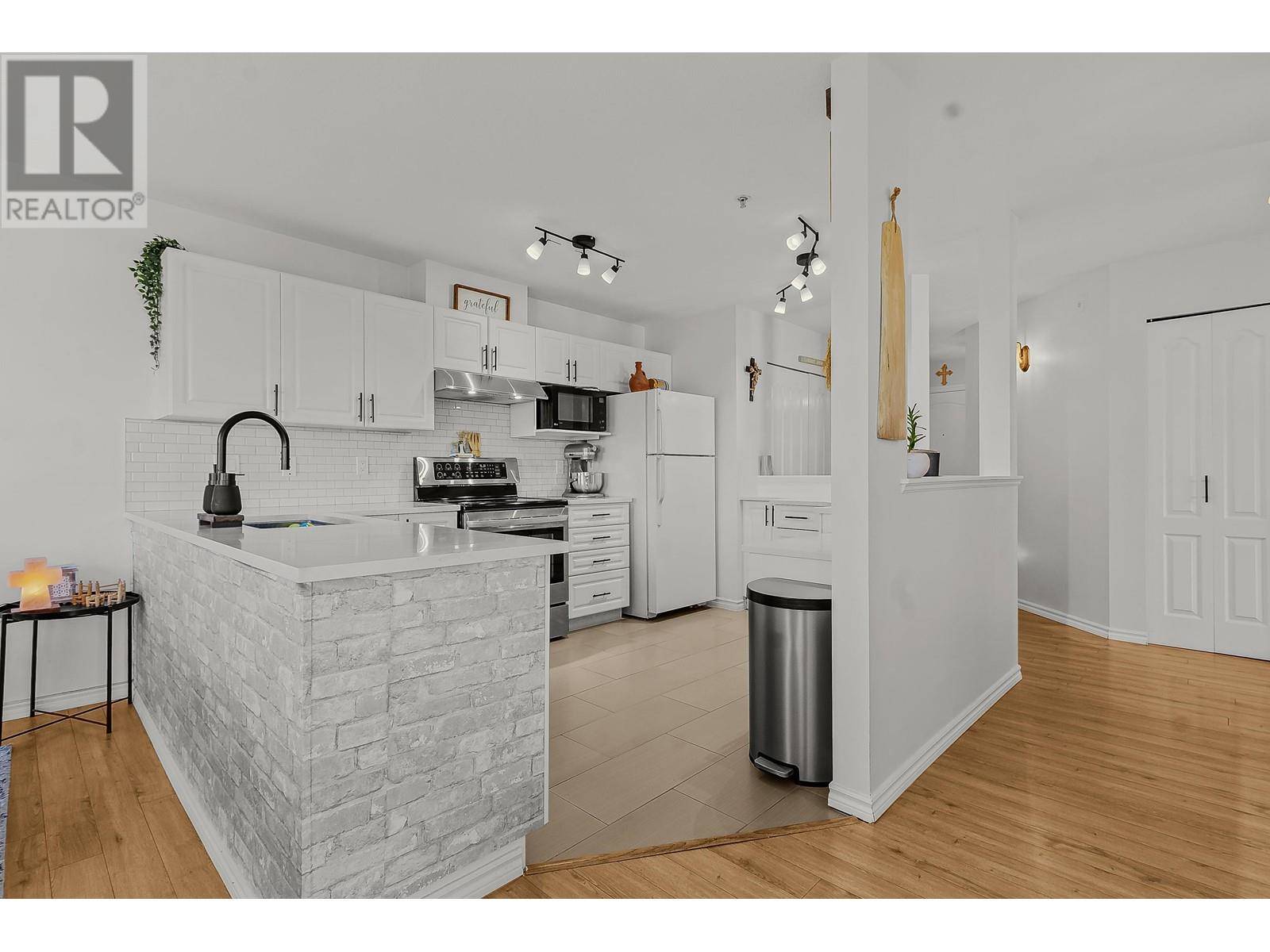 Maple Ridge, BC V2X2L5,22230 NORTH AVE #501