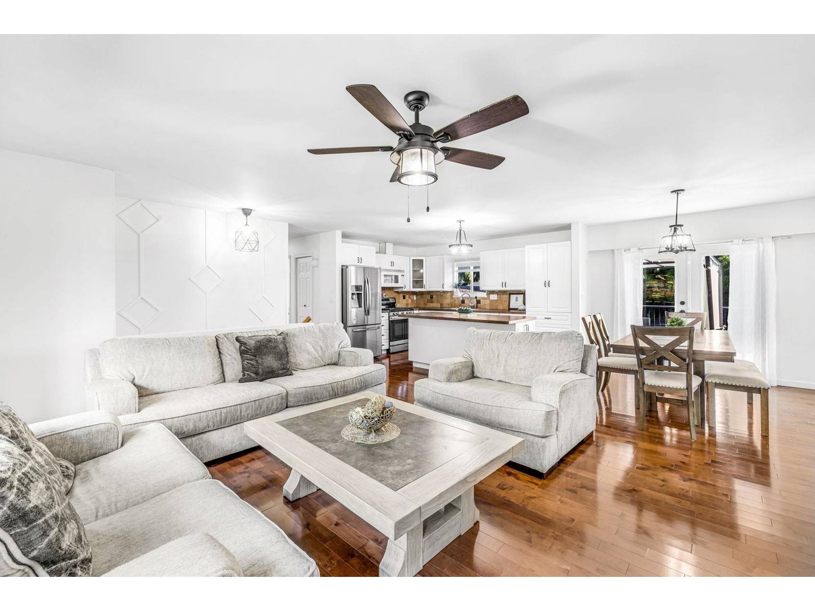 Surrey, BC V3V6Y6,13822 92A AVENUE
