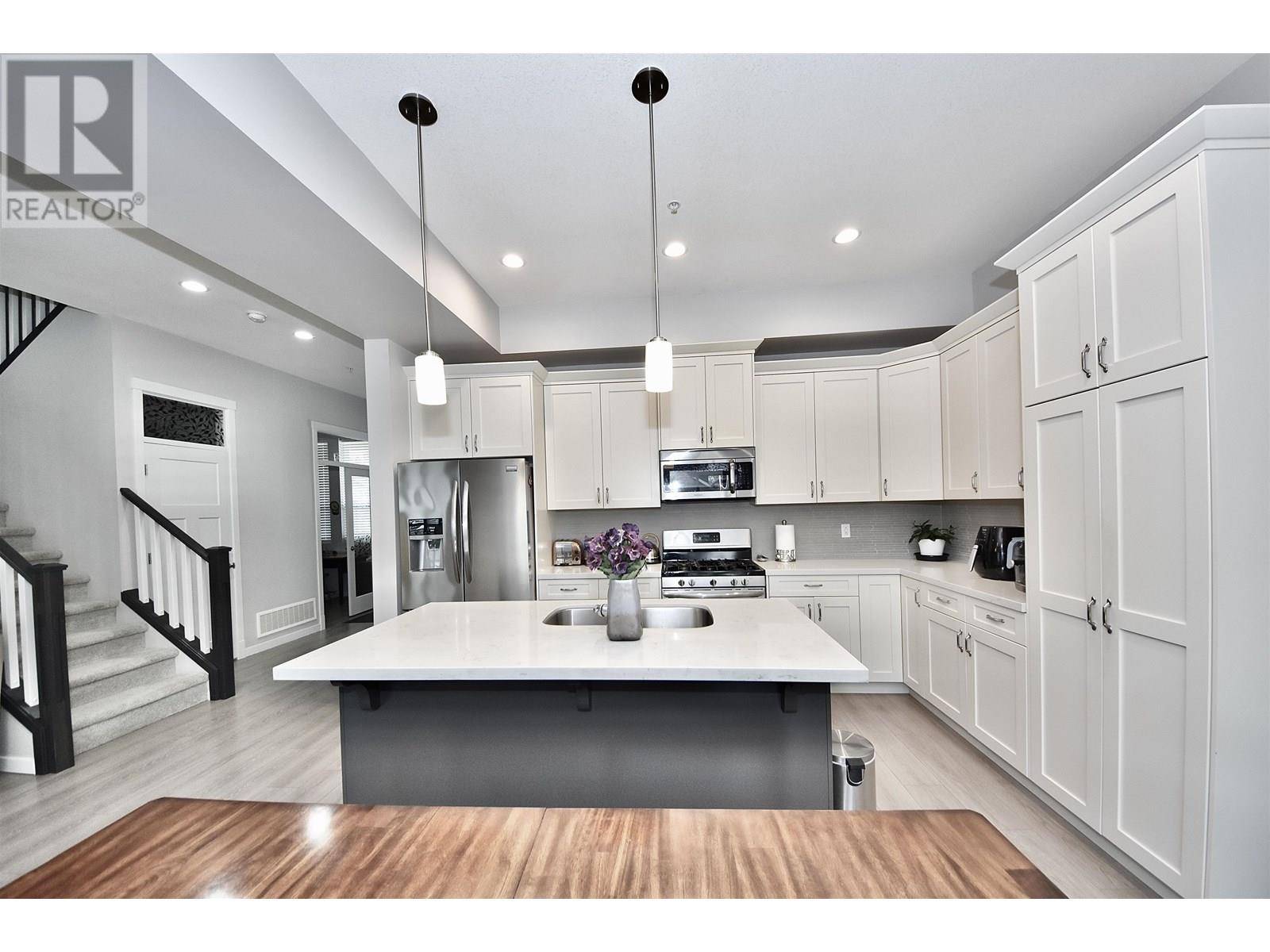 Maple Ridge, BC V2W5H4,24442 113 AVENUE
