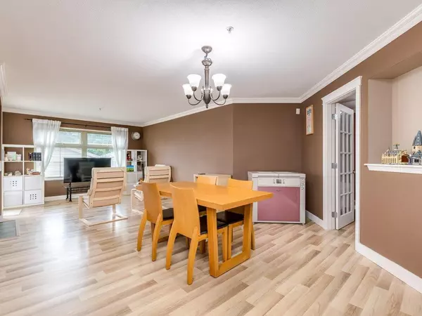 Surrey, BC V3R0Y6,15220 GUILDFORD #306