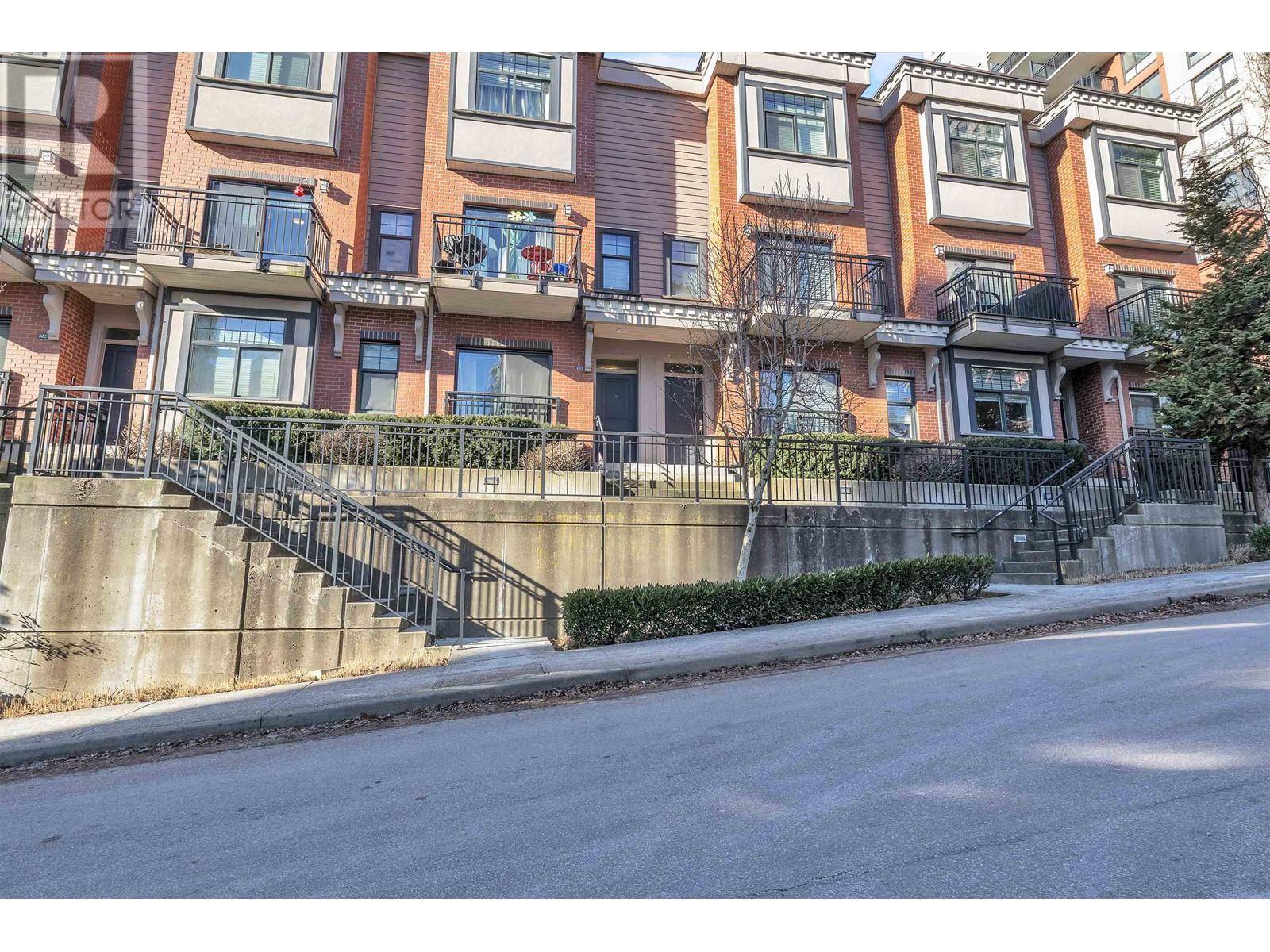 New Westminster, BC V3M1J9,828 ROYAL AVE #203