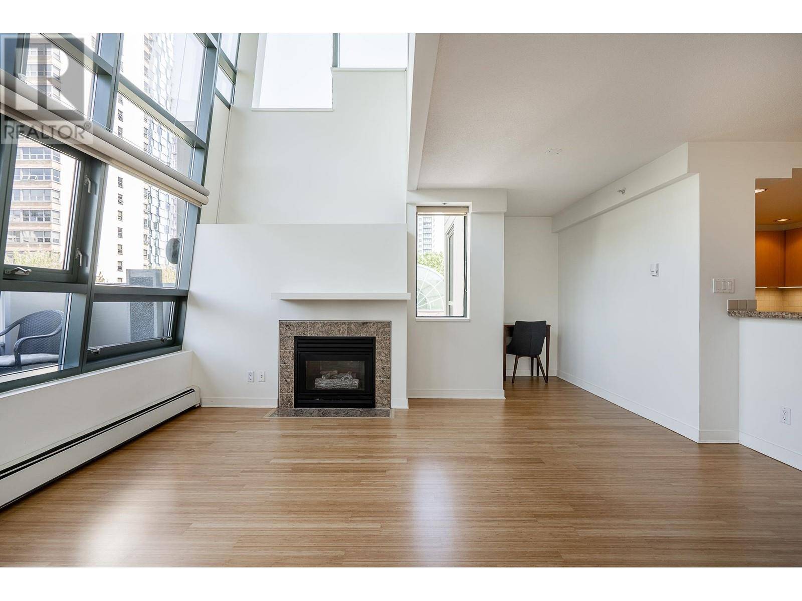 Vancouver, BC V6G1C7,1688 ROBSON ST #PH1