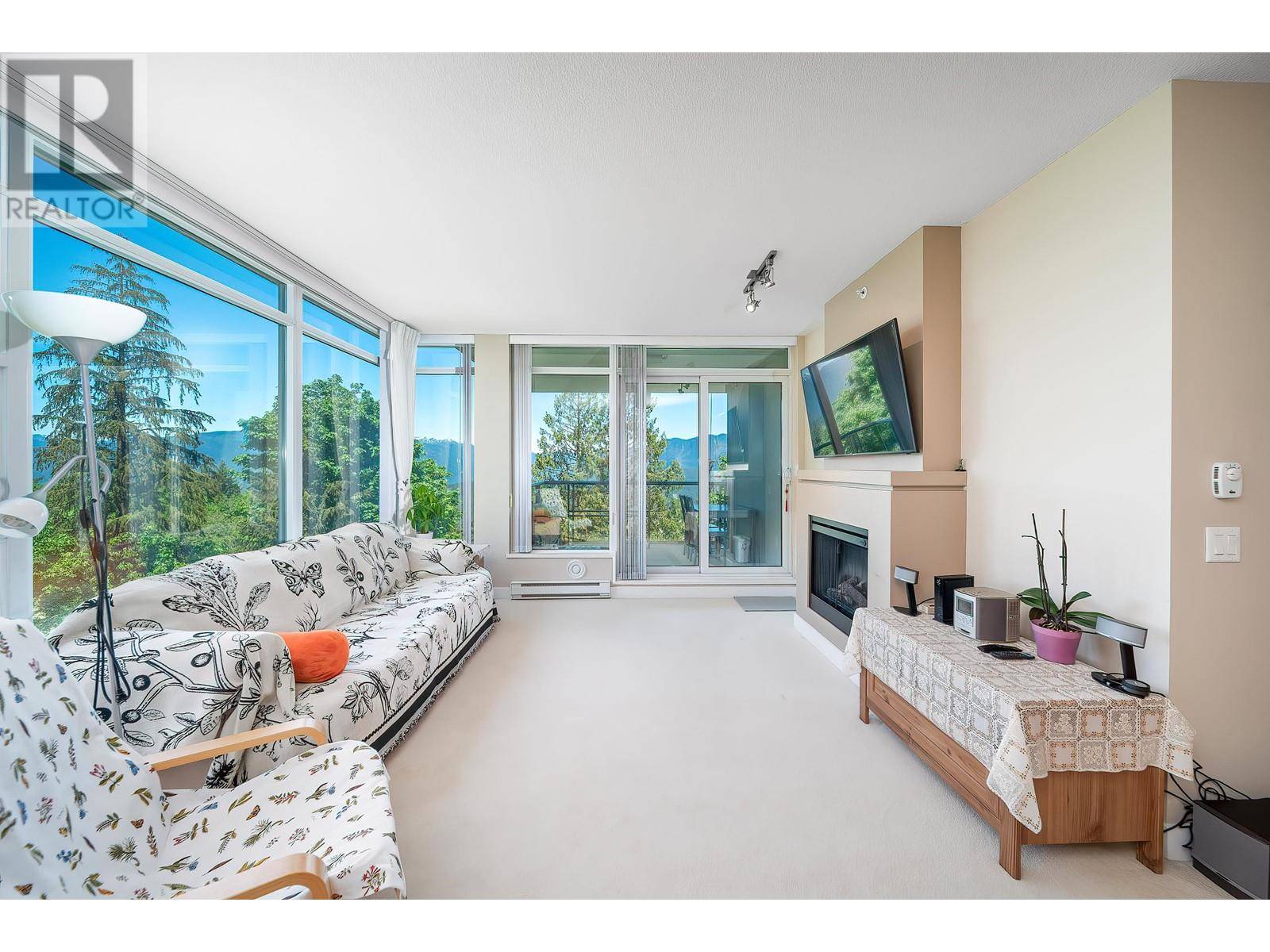 Burnaby, BC V5A0A6,9222 UNIVERSITY CRES #701