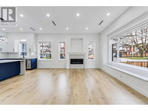 Vancouver, BC V5M2N4,2995 E 17TH AVENUE