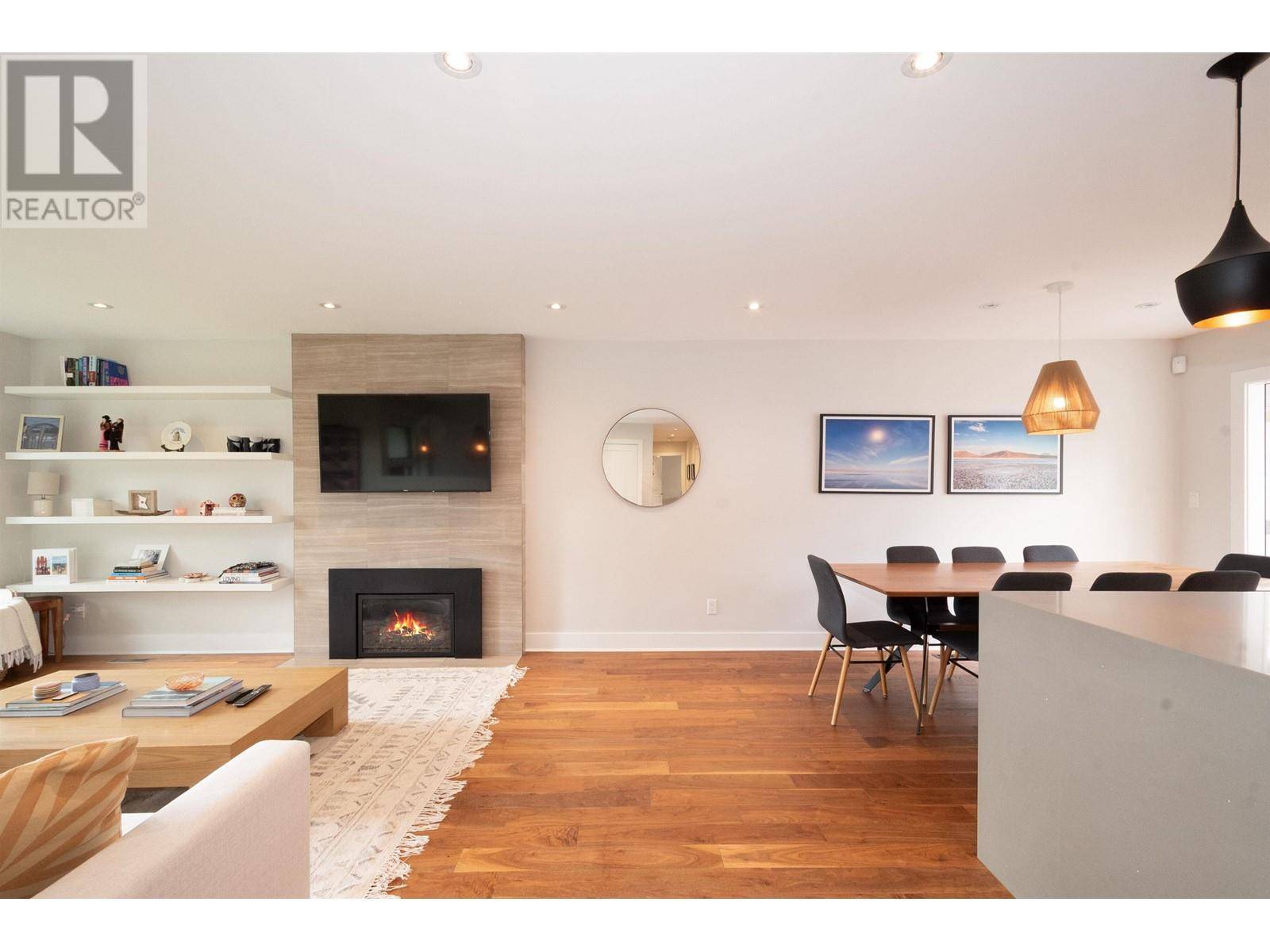 North Vancouver, BC V7L3C7,328 E 22ND STREET