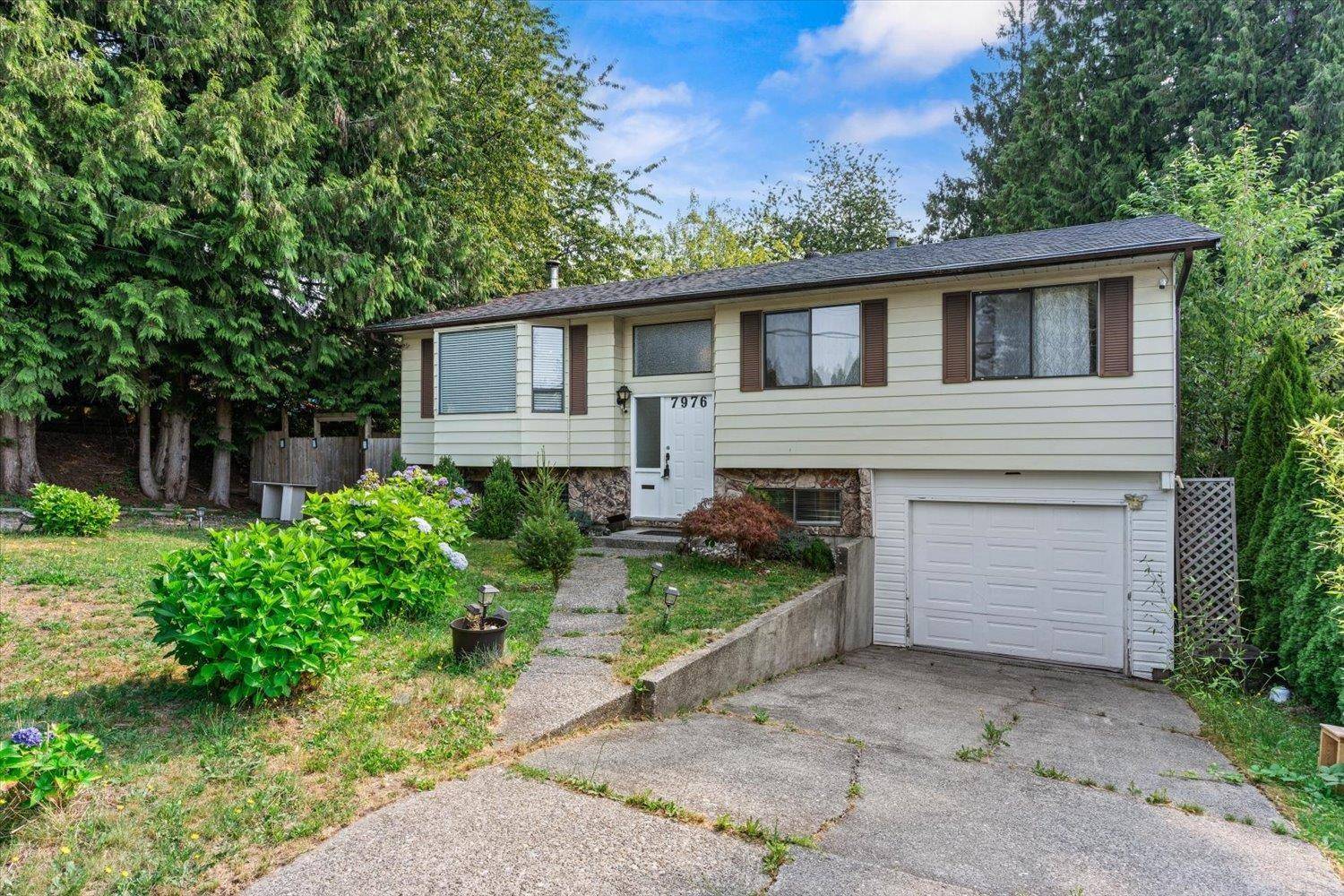 Mission, BC V2V5K5,7976 TANAGER STREET