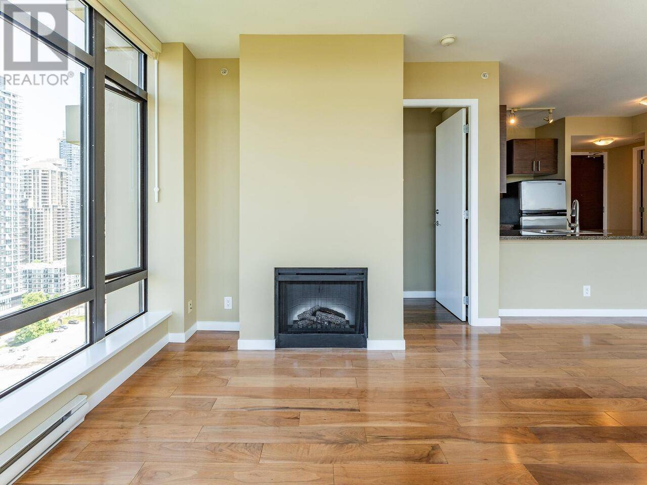 Burnaby, BC V5C0B4,2345 MADISON AVE #2204