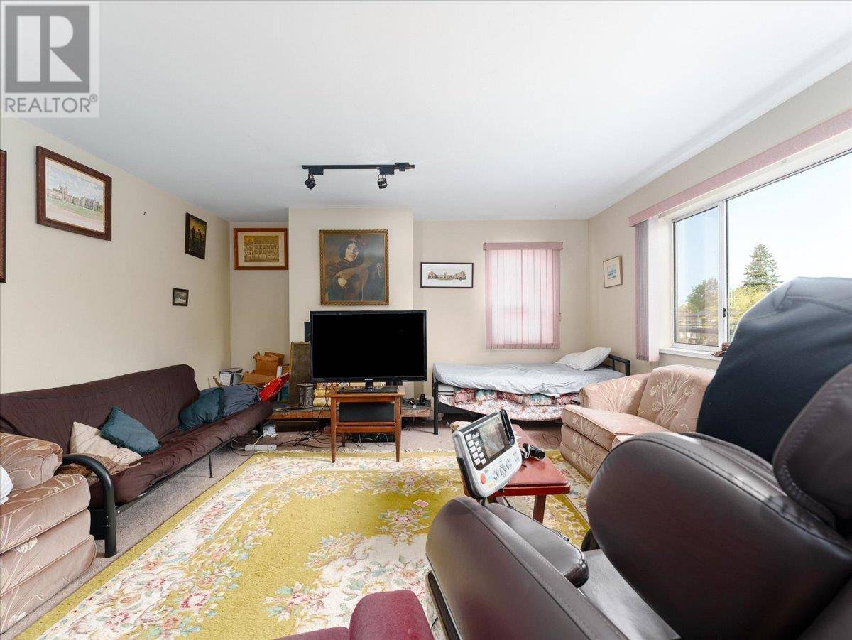 Burnaby, BC V5H1G9,4660 BOND STREET