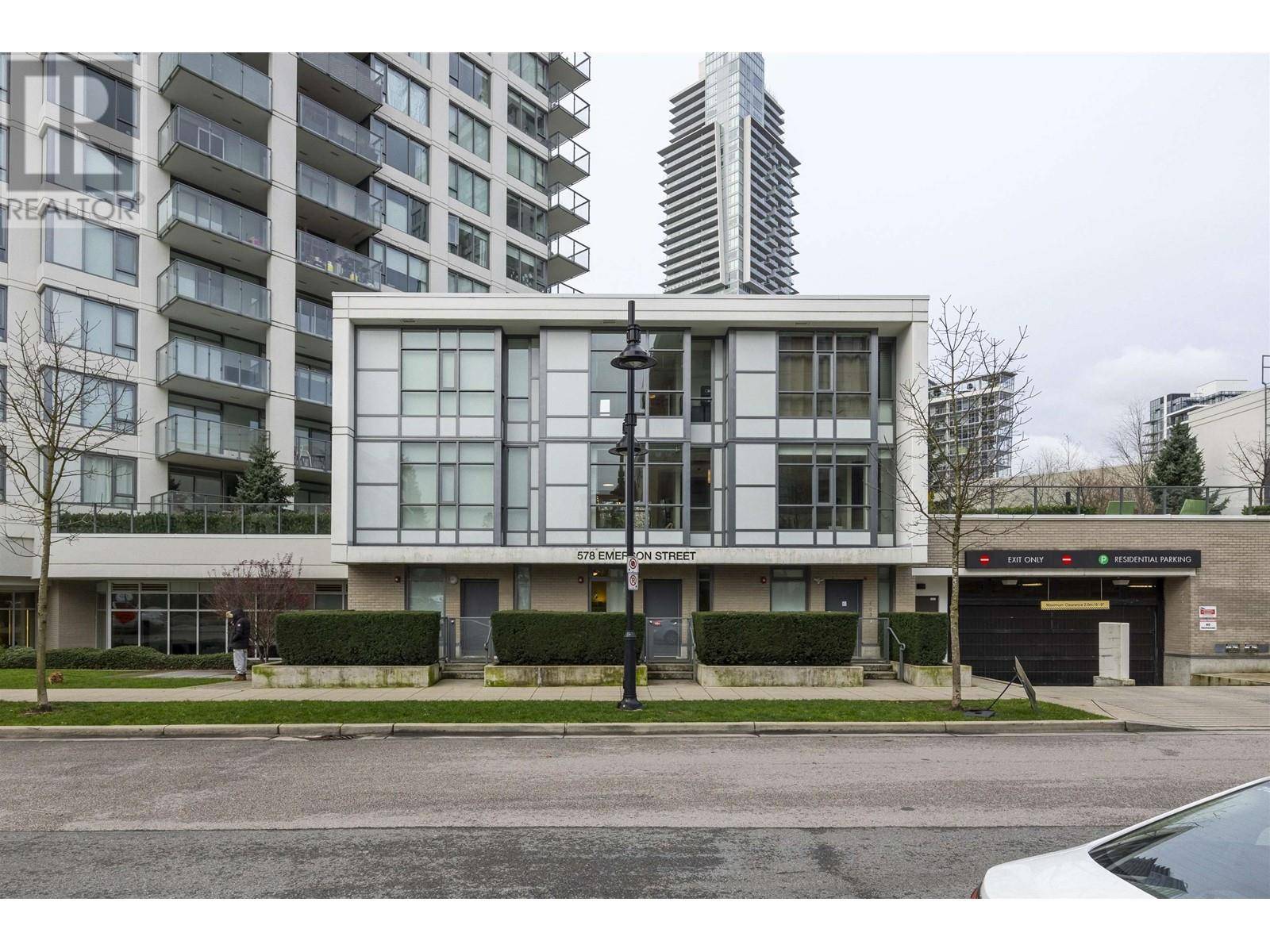 Coquitlam, BC V3J0G4,578 EMERSON ST #102
