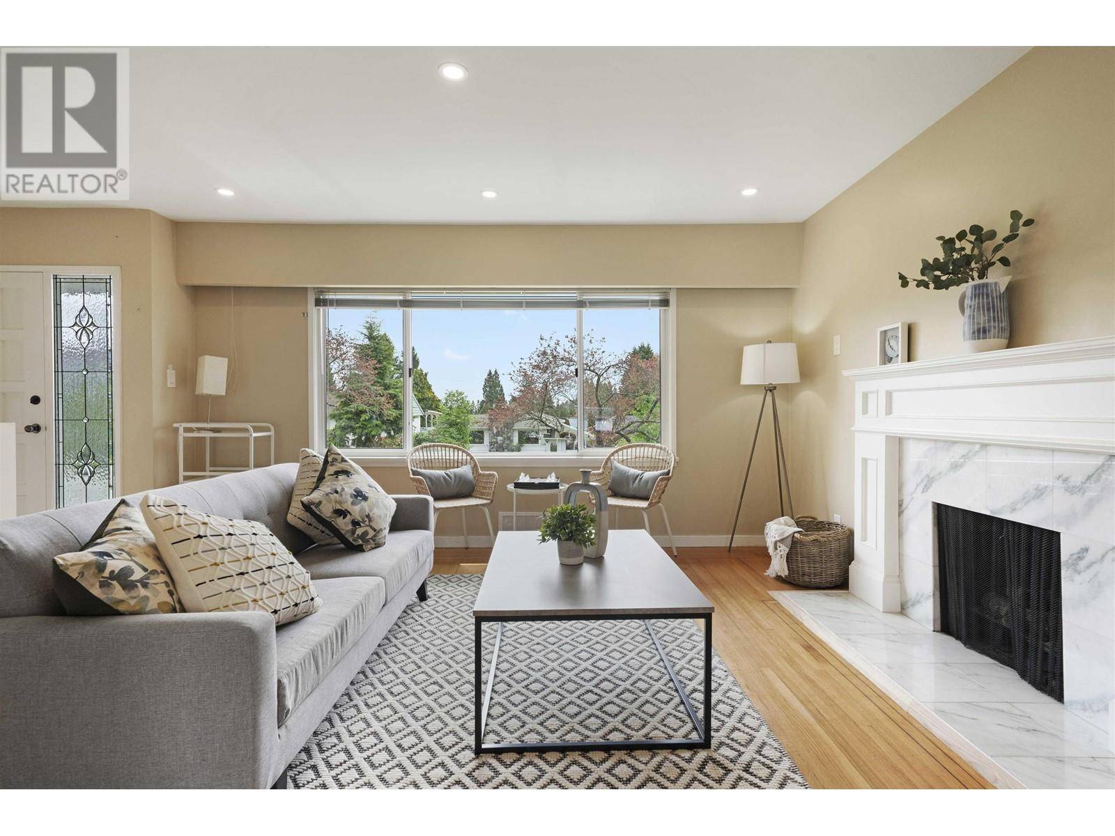 North Vancouver, BC V7N2G8,436 W 26TH STREET