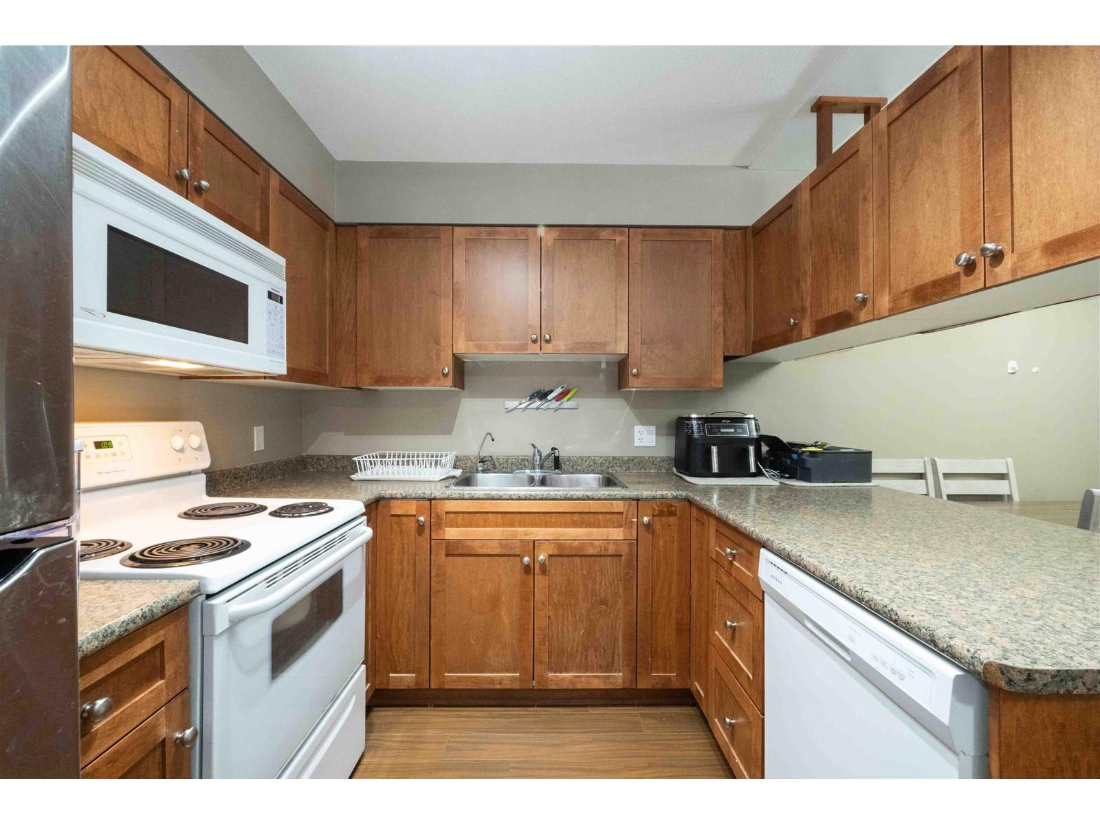 Abbotsford, BC V2S2J9,33960 OLD YALE #101