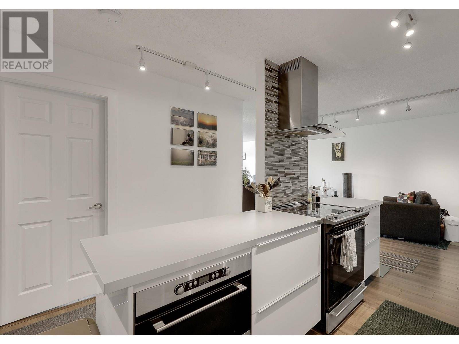 North Vancouver, BC V7M1B4,250 West 1ST ST #503
