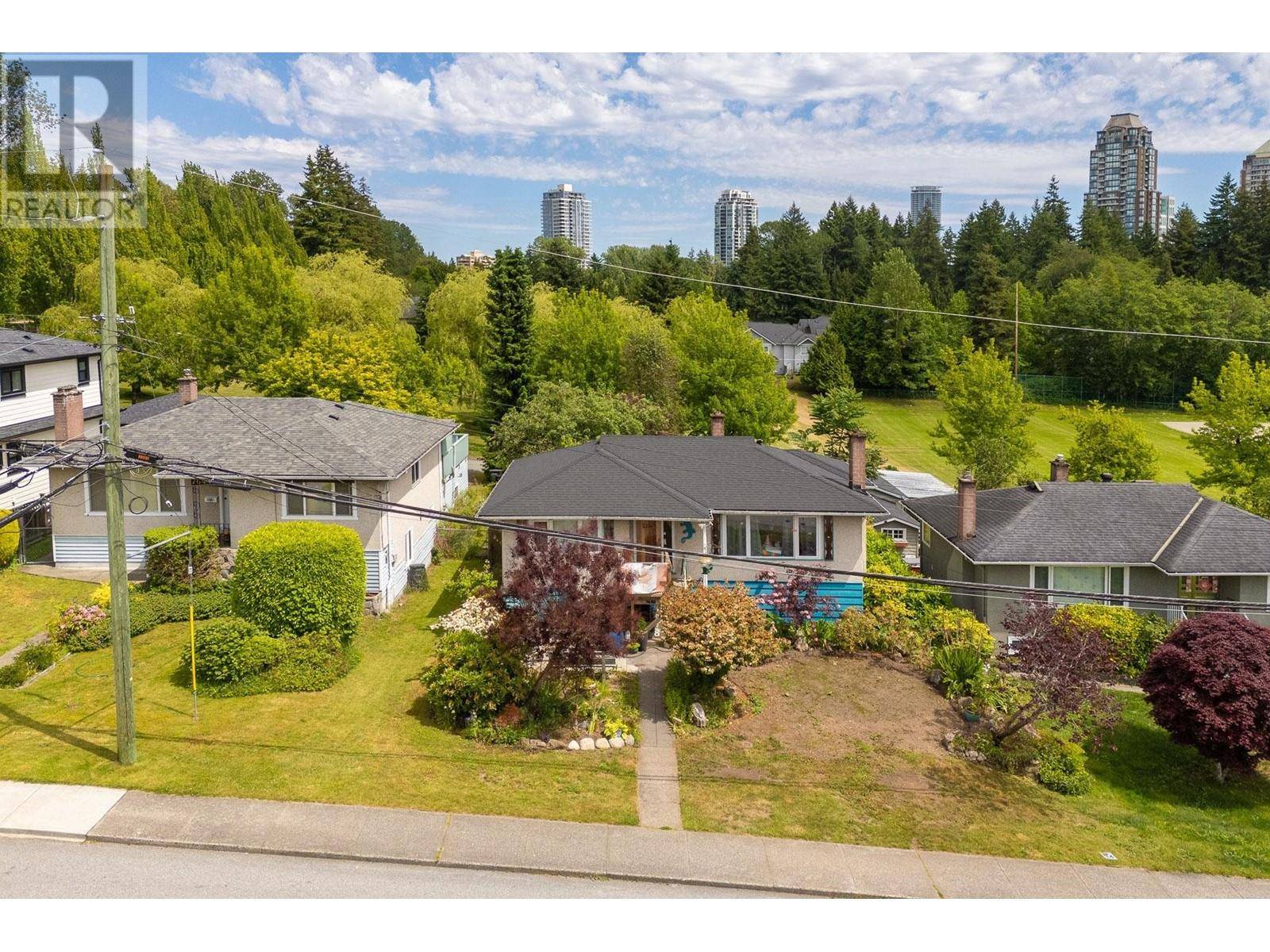 Burnaby, BC V5E2R3,7658 HEDLEY AVENUE