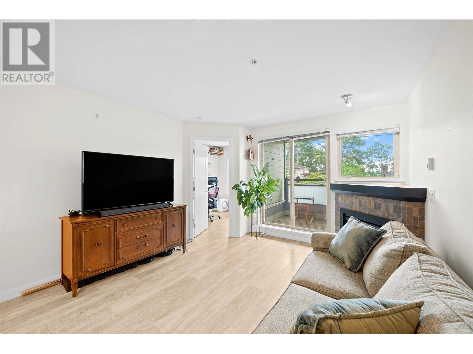 Vancouver, BC V5K0A3,405 SKEENA ST #202