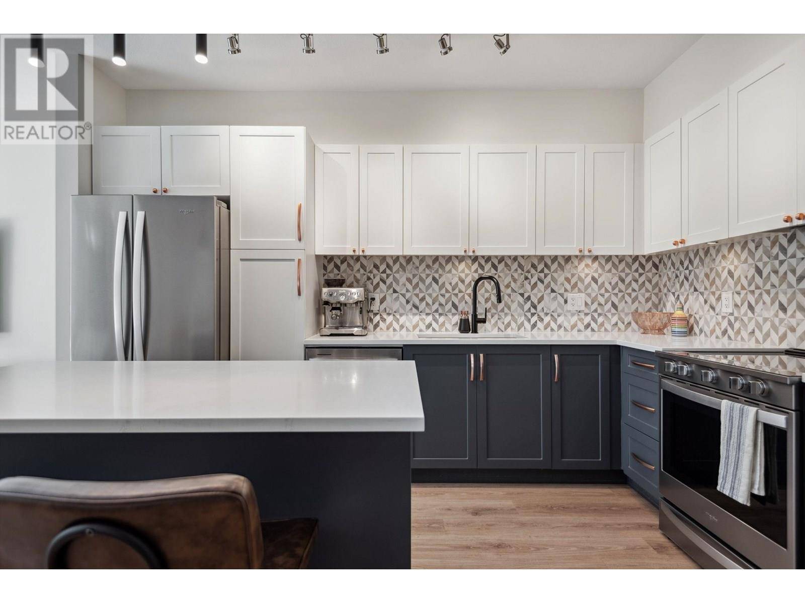 Burnaby, BC V5H0E6,3728 THURSTON ST #12