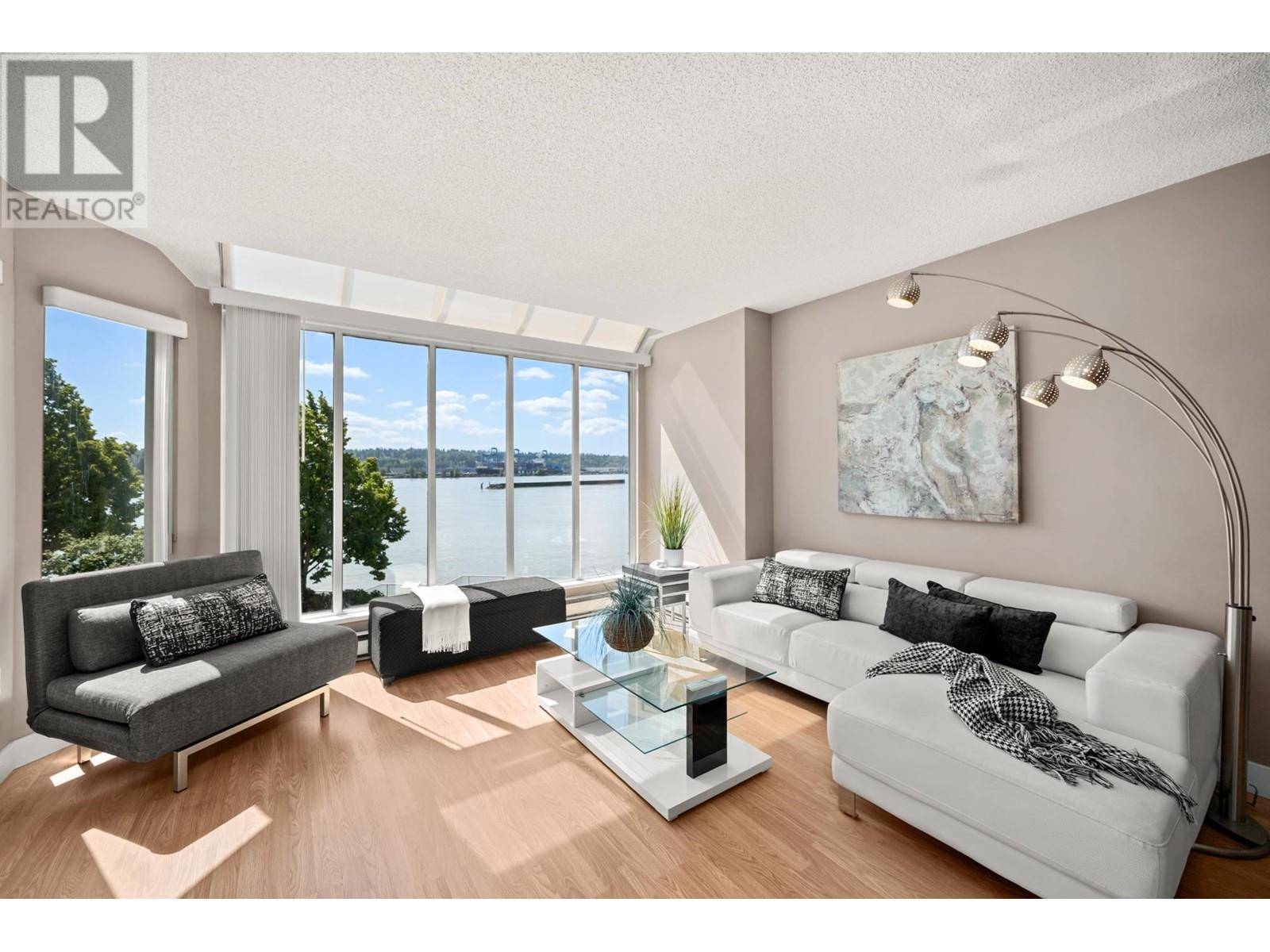 New Westminster, BC V3M6C6,31 RELIANCE CT #301