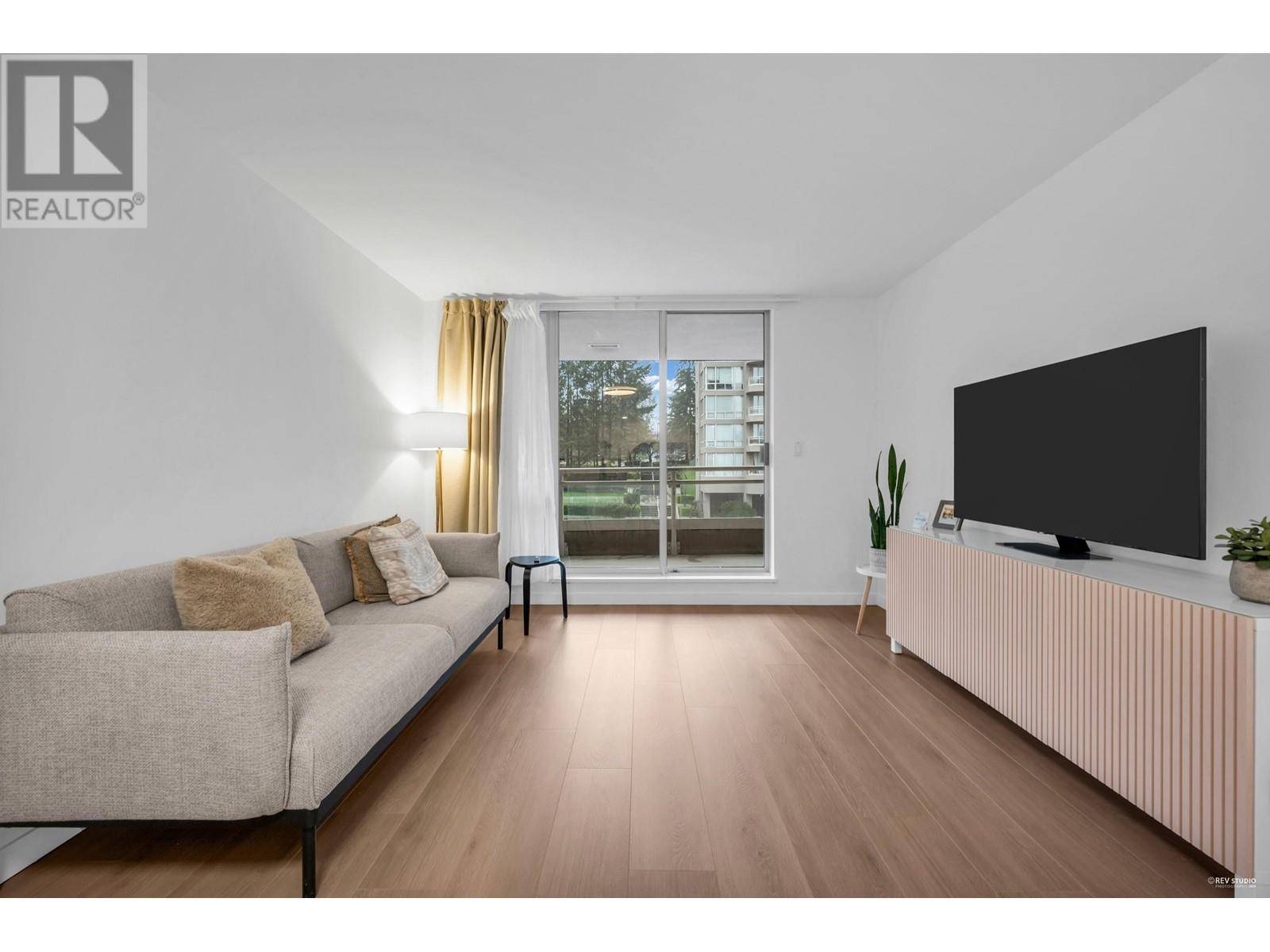 Burnaby, BC V3N4Y8,9623 MANCHESTER DR #201