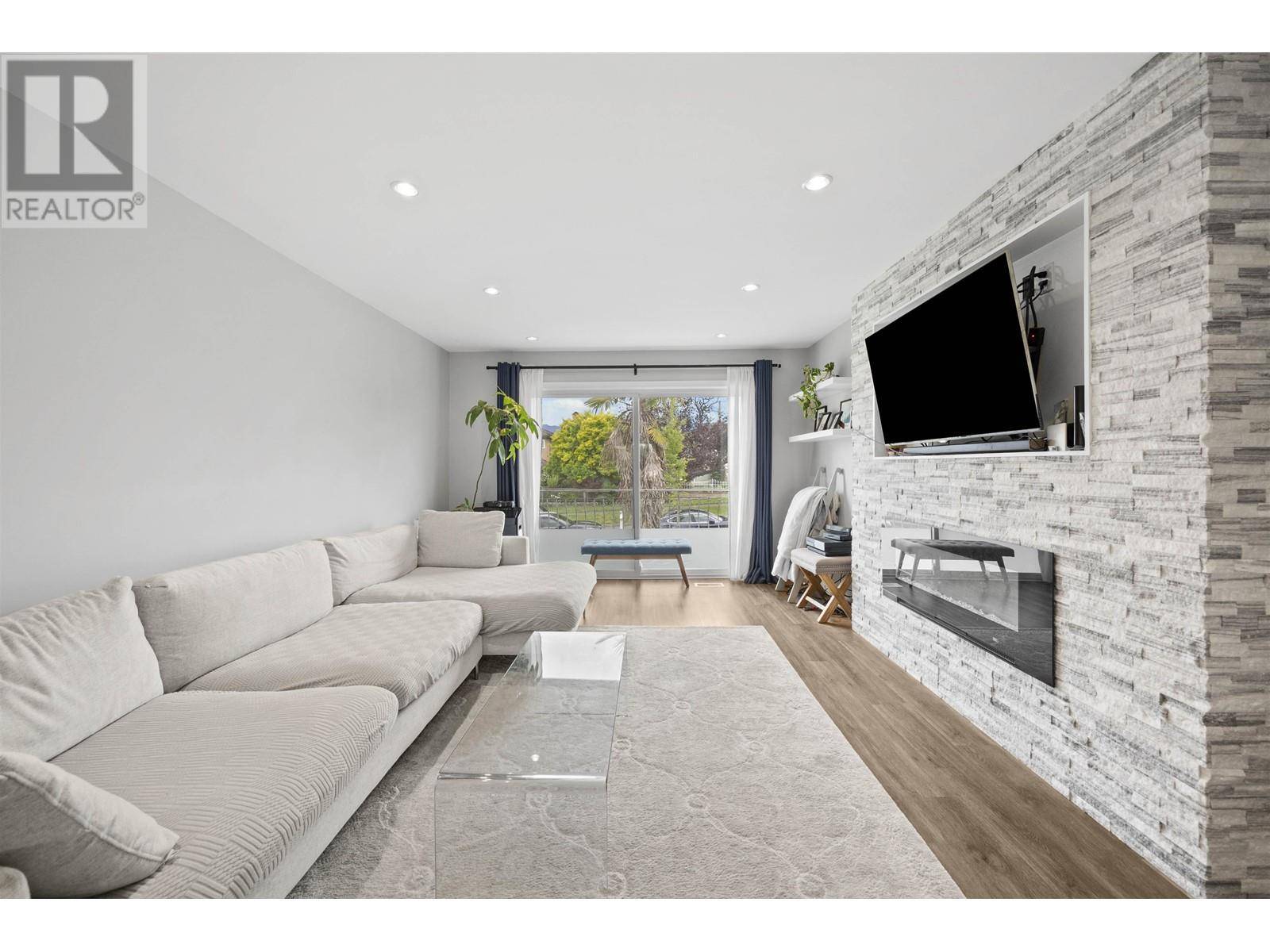 3160 E 6TH AVENUE, Vancouver, BC V5M1S5