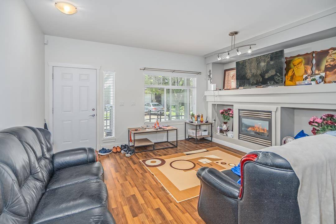 Surrey, BC V3S3X9,6195 168 #35