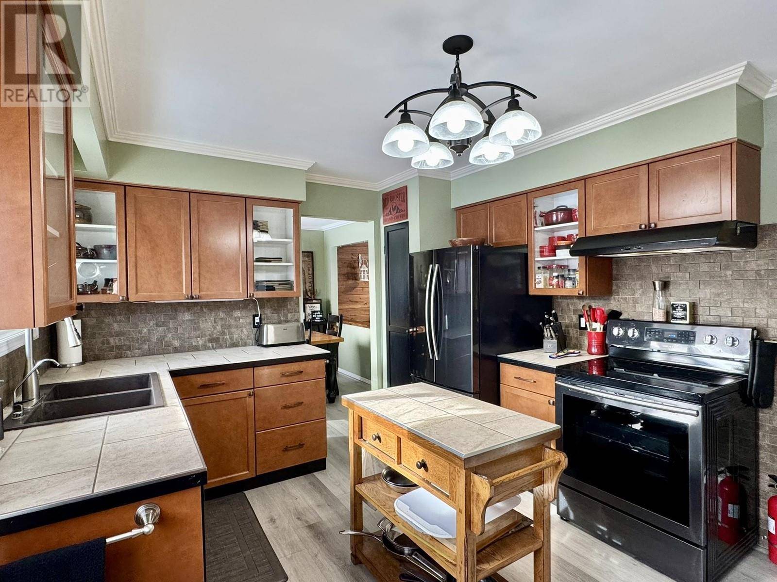 100 Mile House, BC V0K2E0,253 N BIRCH AVENUE