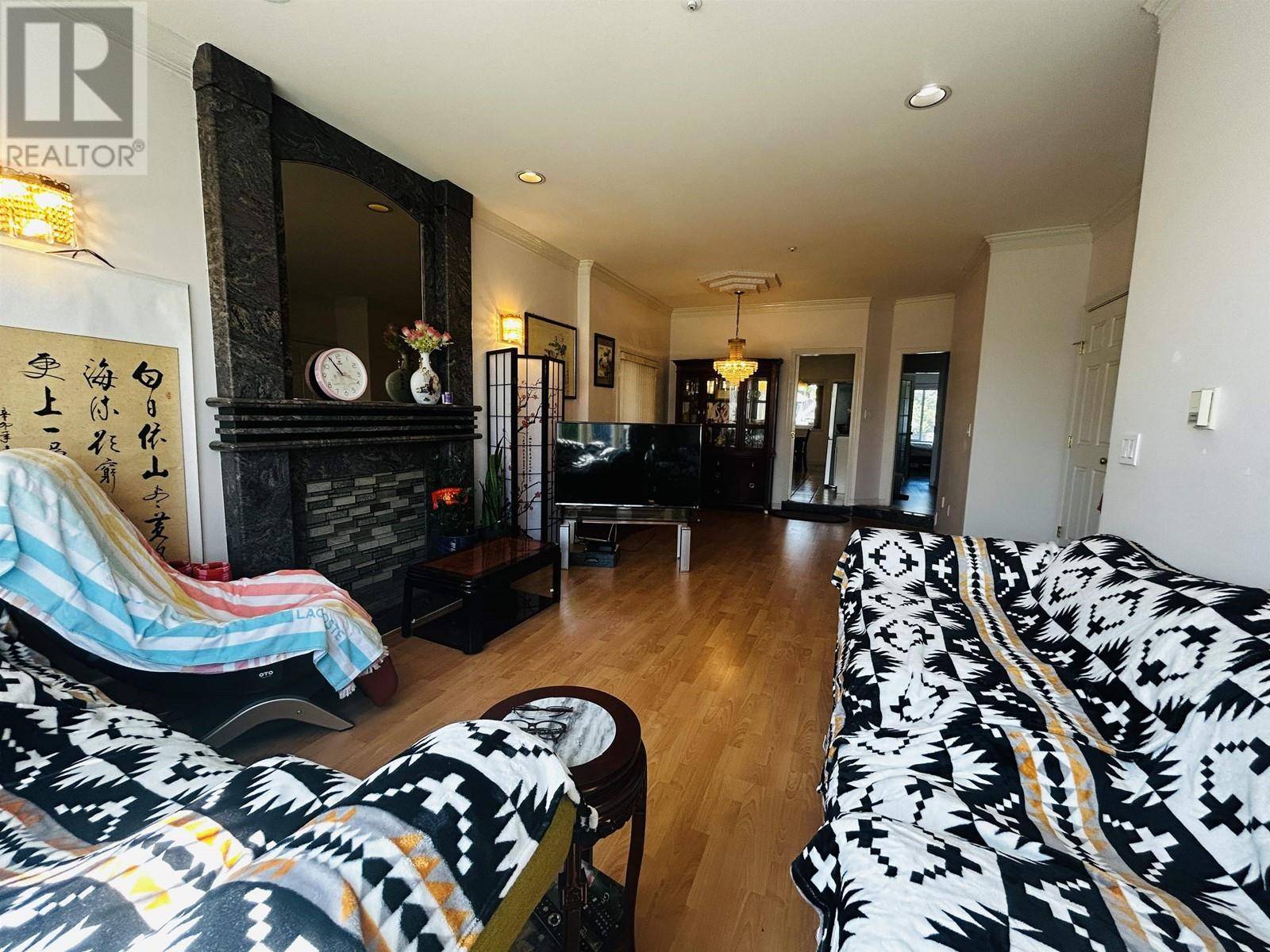 Vancouver, BC V5P3M8,6375 BRUCE STREET