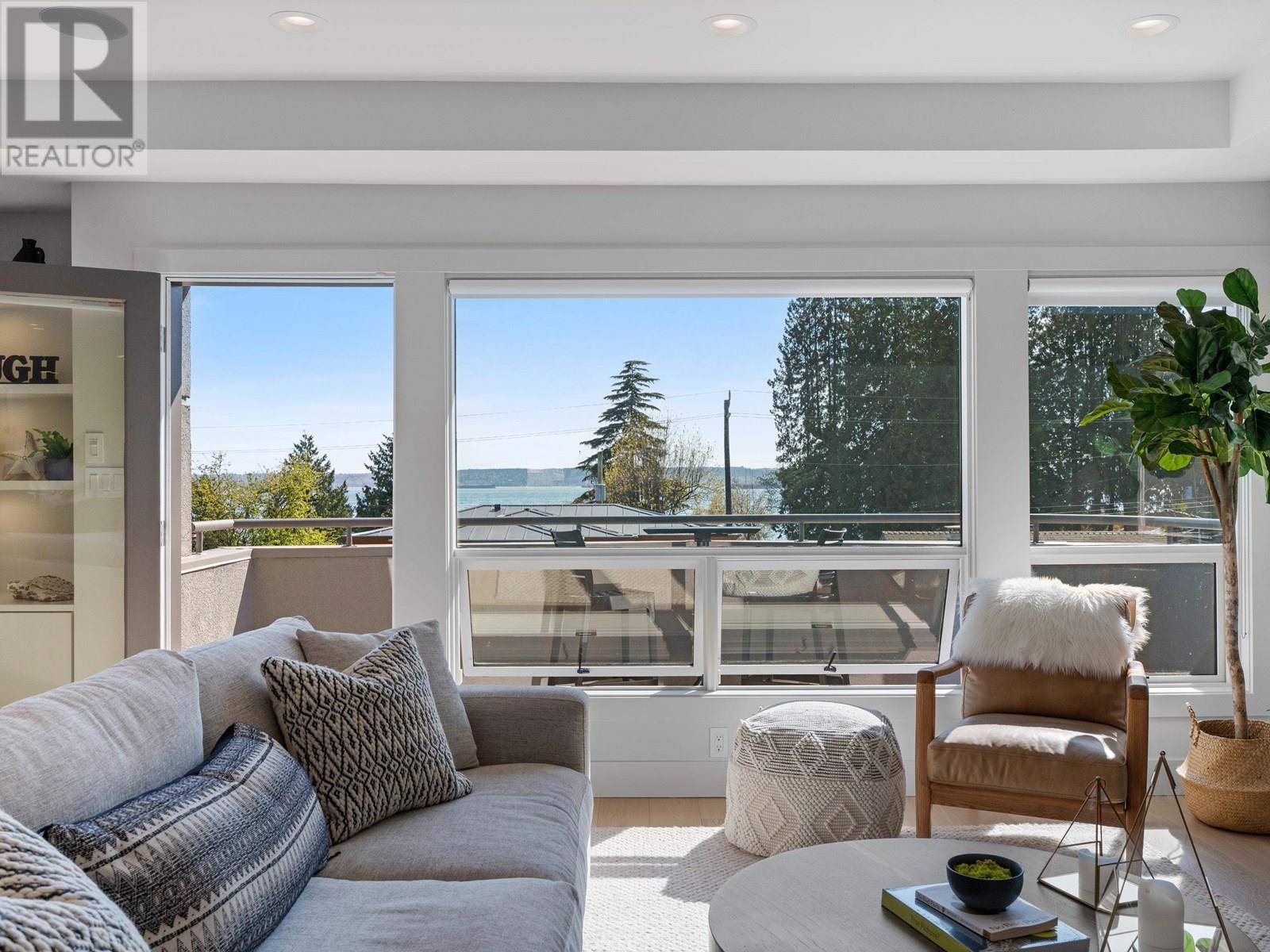 West Vancouver, BC V7V1L4,2526 MARINE DRIVE